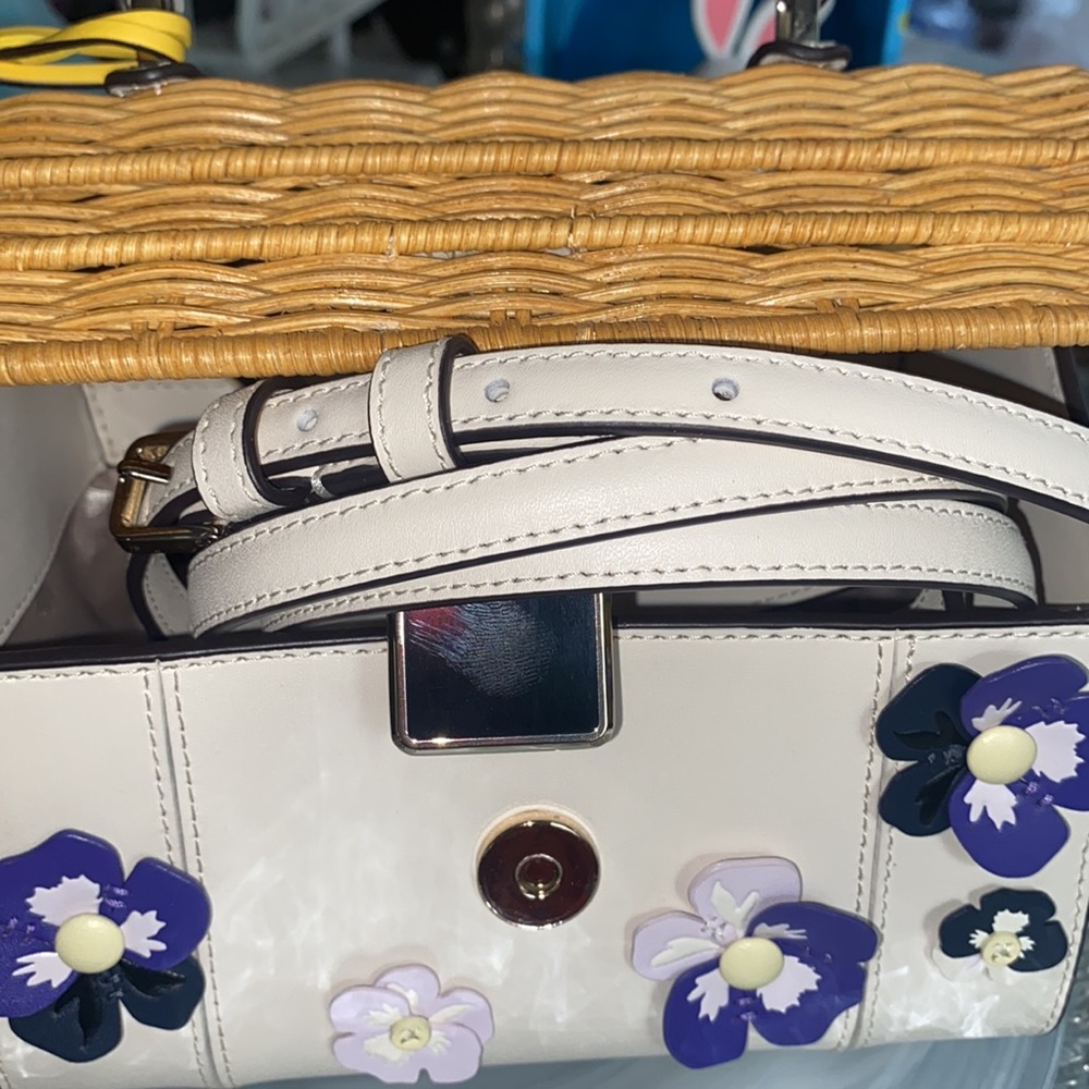 Kate Spade Bird House Crossbody! - Picture 8 of 10